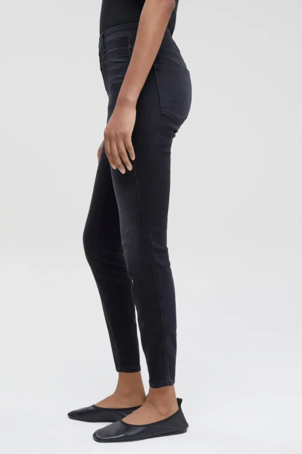 Closed Skinny Pusher Black