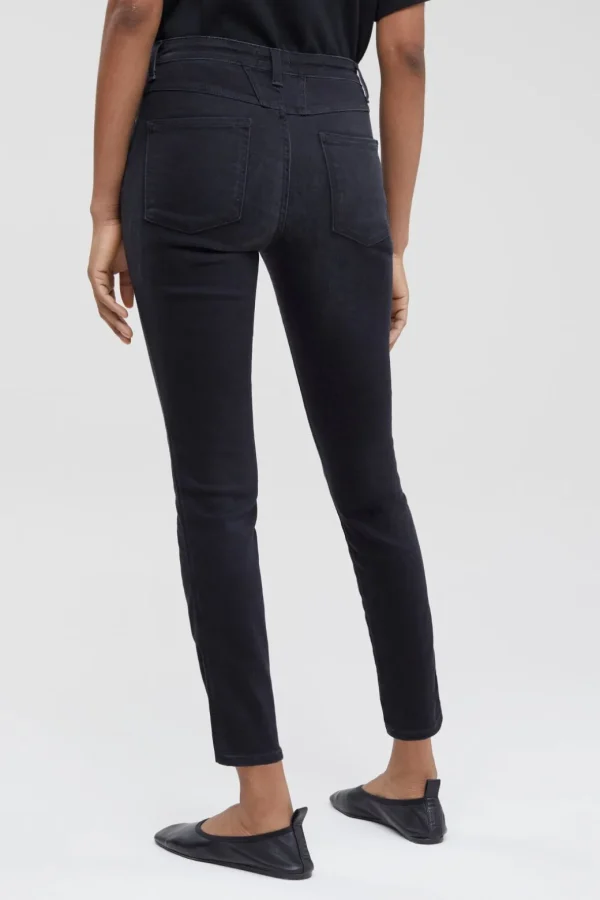 Closed Skinny Pusher Black