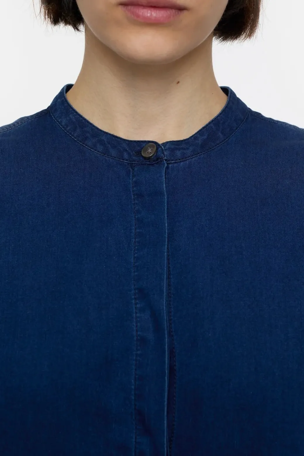 closed_turn_up_shirt_ndig_3.webp CLOSED TURN UP SHIRT NDIGO DARK BLUE